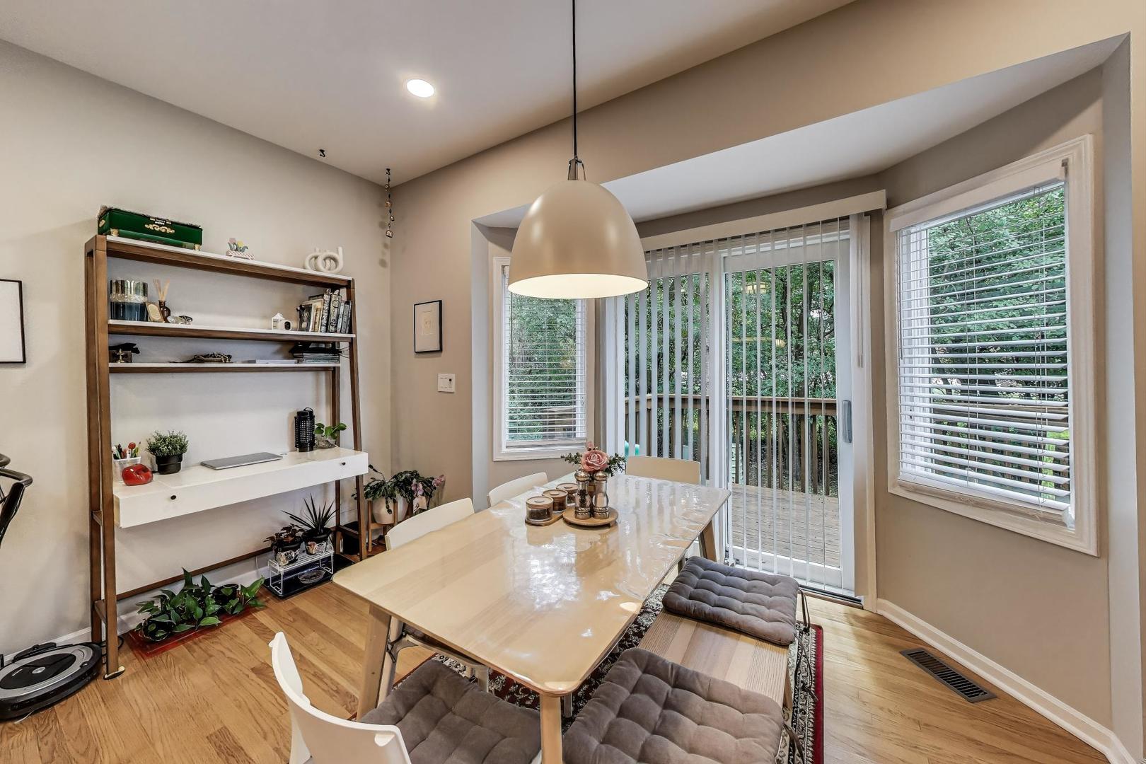 1604 Park Ridge Point, Park Ridge, IL 60068