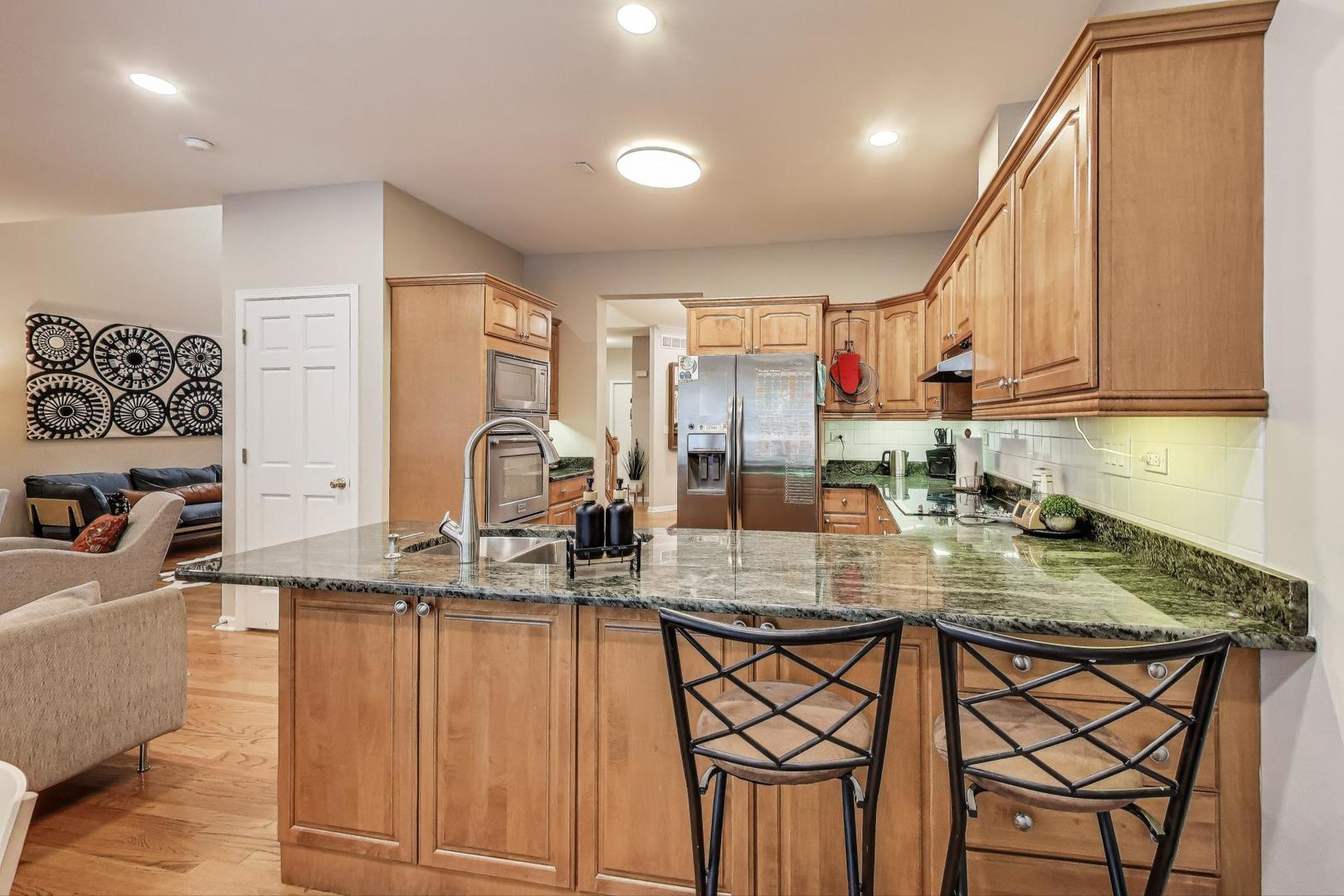 1604 Park Ridge Point, Park Ridge, IL 60068