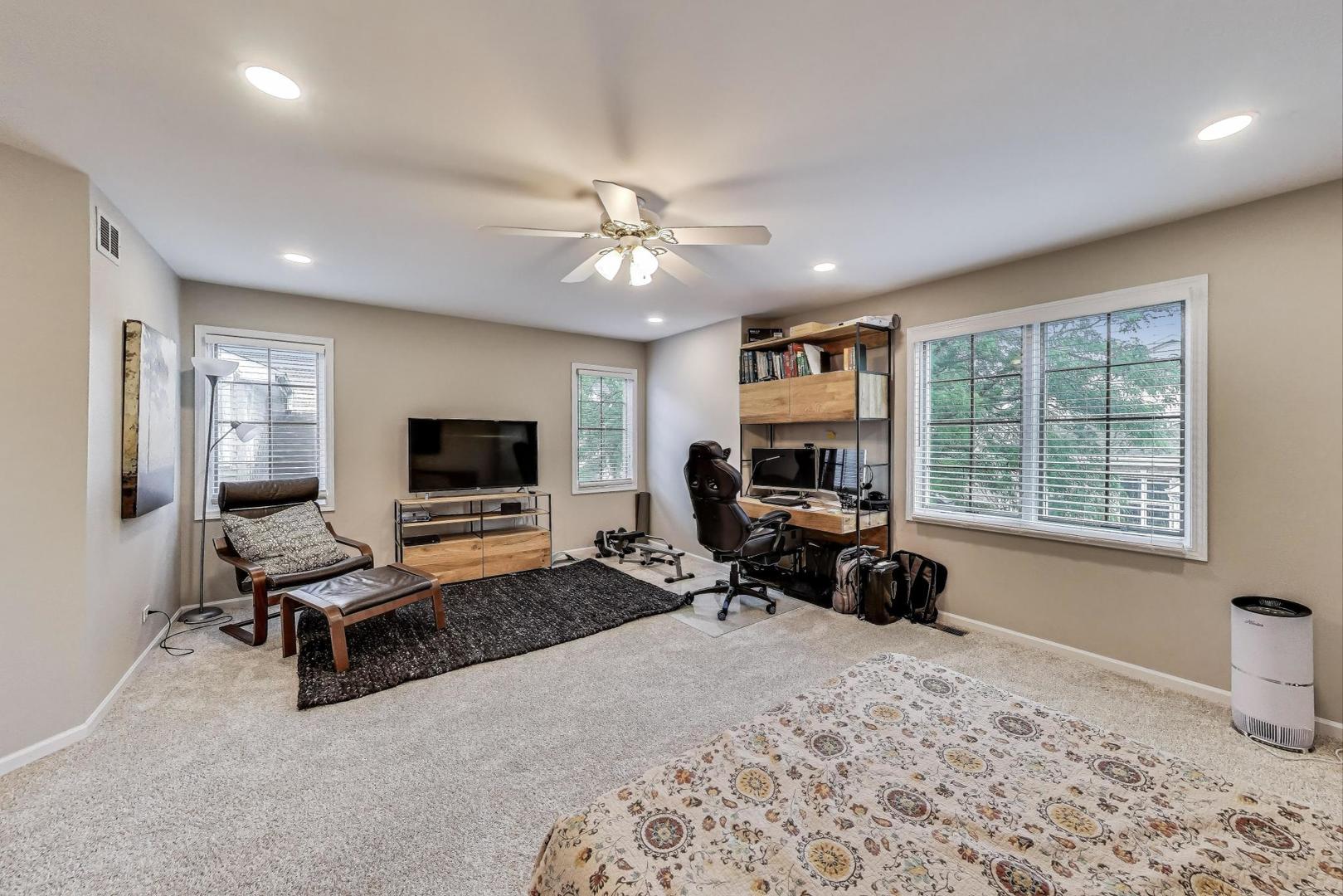 1604 Park Ridge Point, Park Ridge, IL 60068