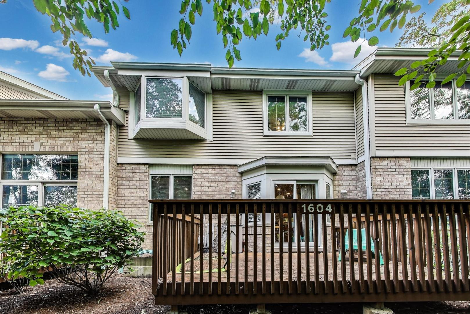 1604 Park Ridge Point, Park Ridge, IL 60068