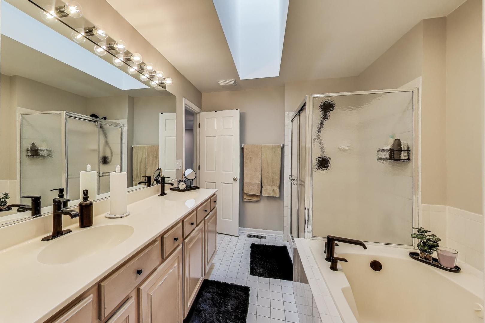 1604 Park Ridge Point, Park Ridge, IL 60068