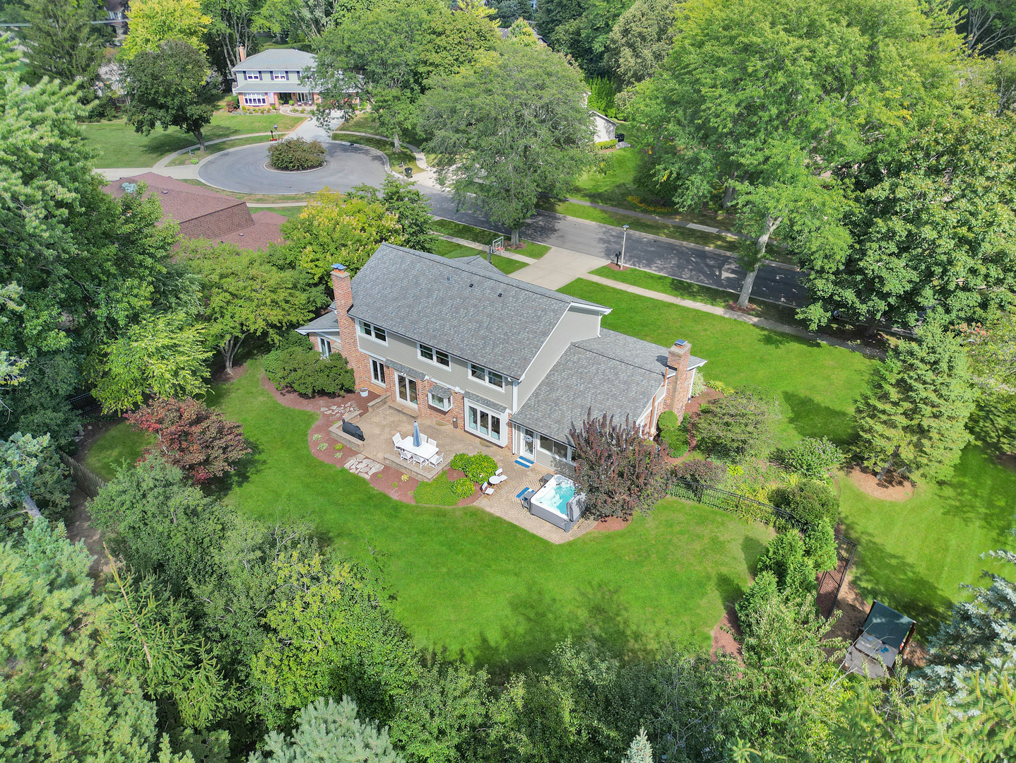 911 Paradise Lane, Libertyville, IL 60048
