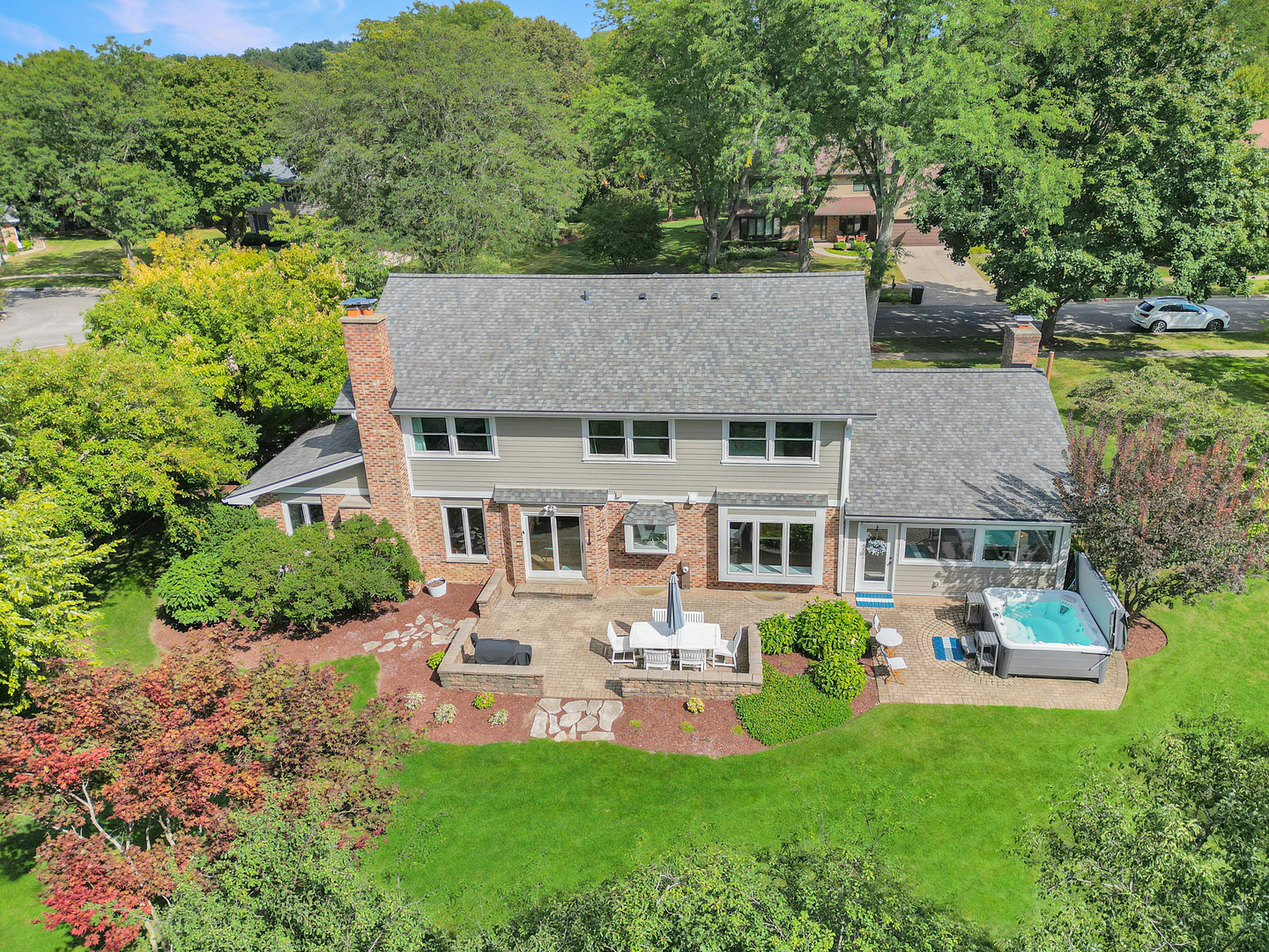 911 Paradise Lane, Libertyville, IL 60048