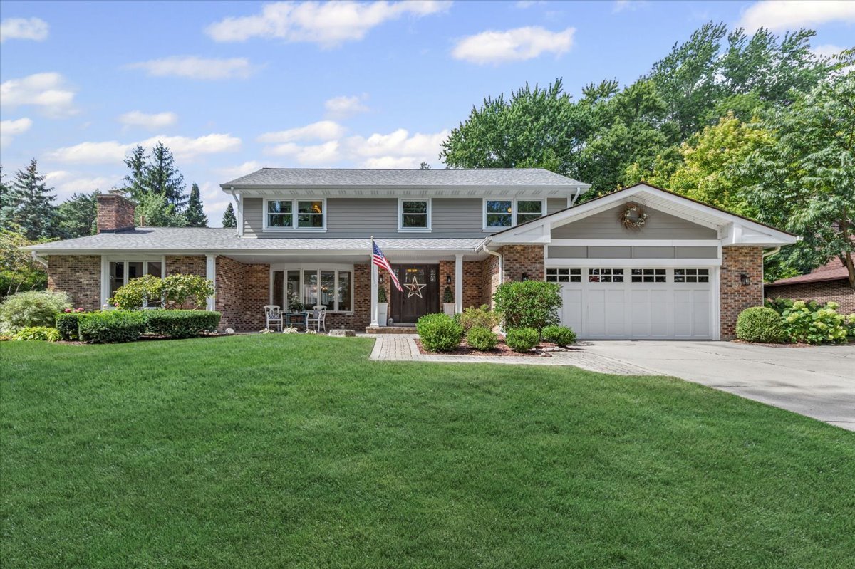 911 Paradise Lane, Libertyville, IL 60048