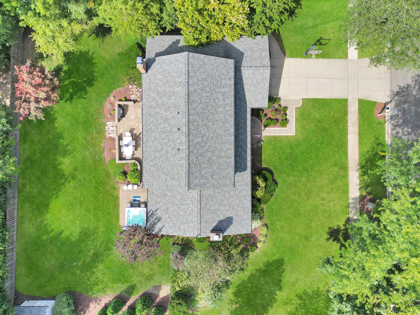 911 Paradise Lane, Libertyville, IL 60048
