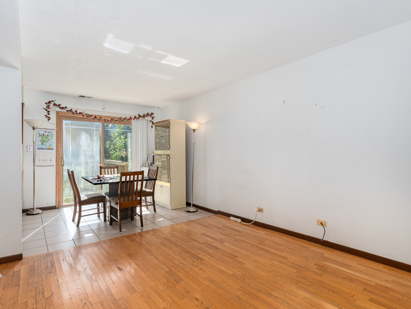 813 Kansas Street, Carol Stream, IL 60188