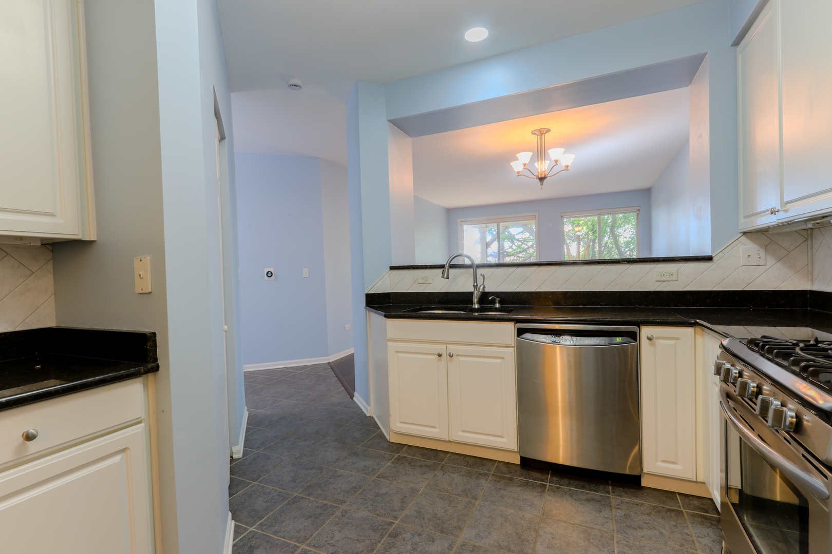2973 Kentshire Circle #2973, Naperville, IL 60564