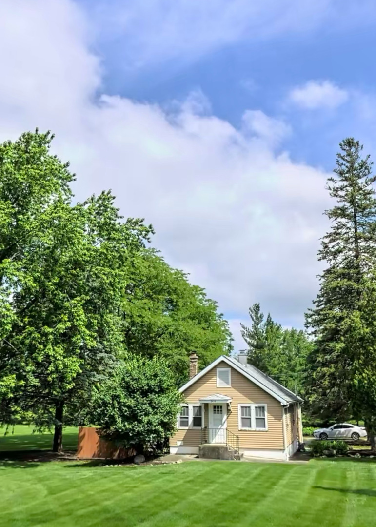 2414 Maple Avenue, Downers Grove, IL 60515