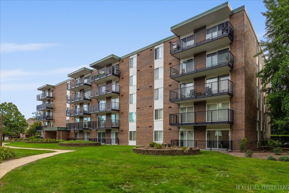 5S040 Pebblewood Lane #E306, Naperville, IL 60563