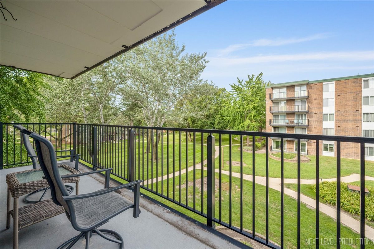 5S040 Pebblewood Lane #E306, Naperville, IL 60563
