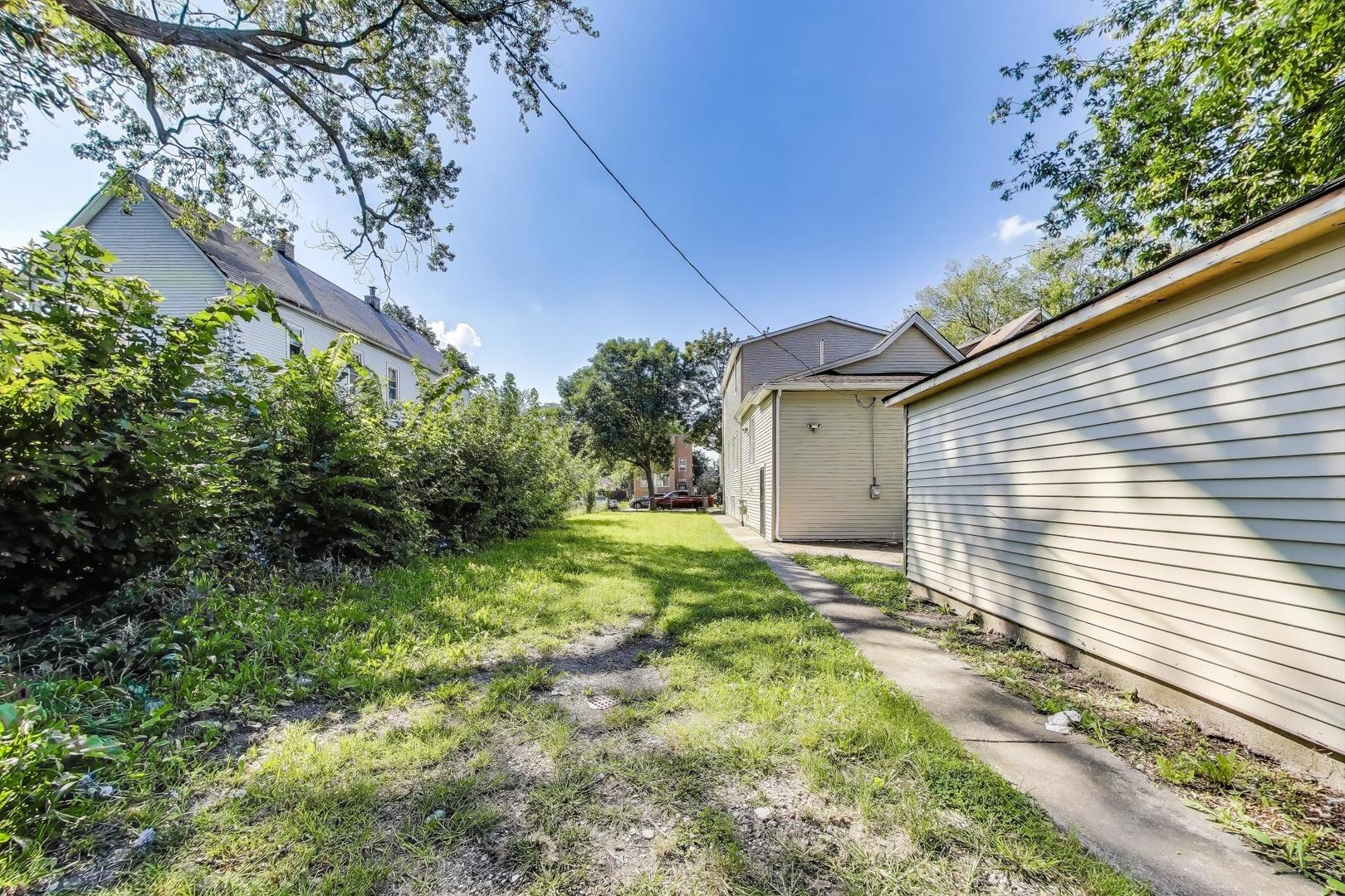 5828 W Iowa Street, Chicago, IL 60651
