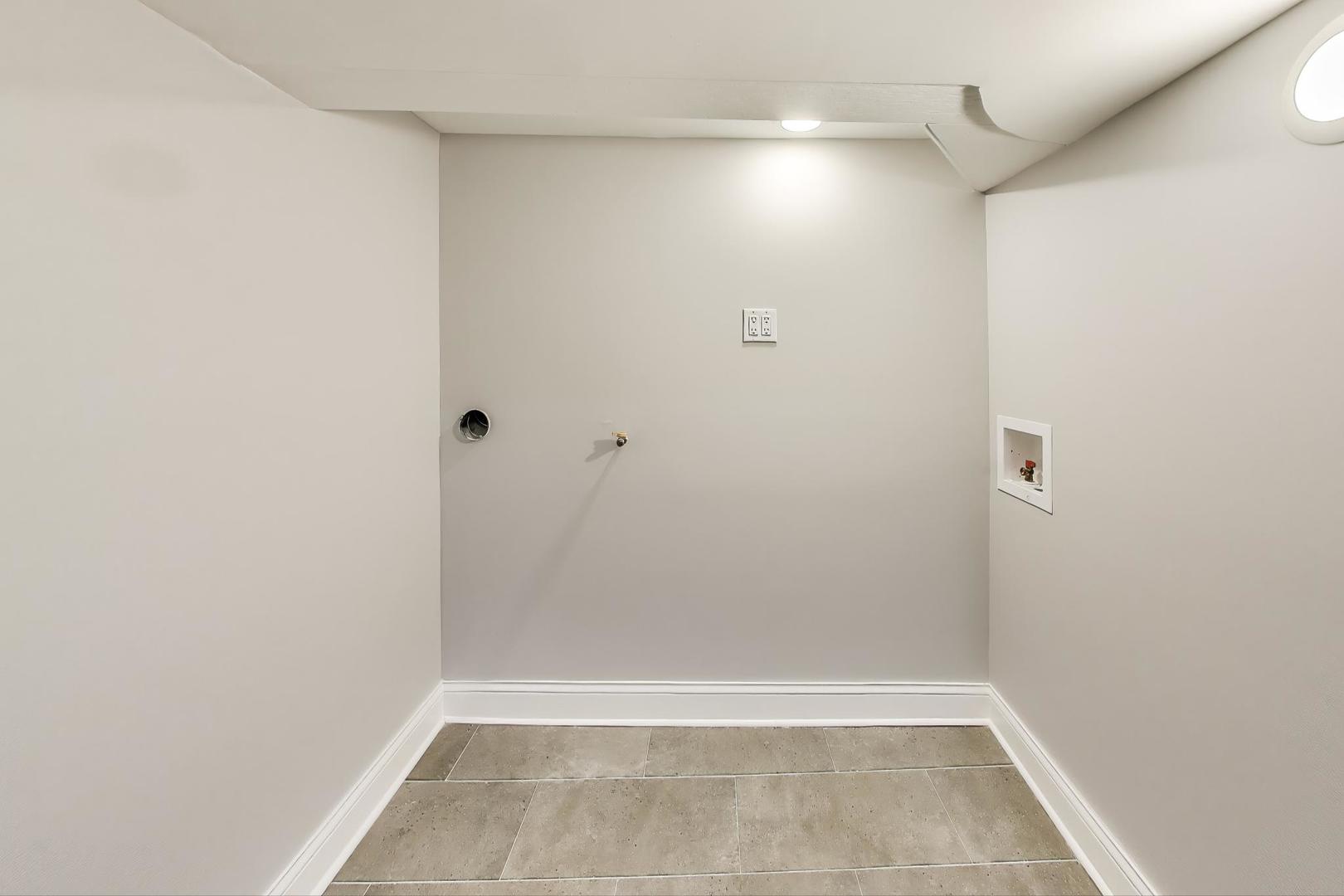 5828 W Iowa Street, Chicago, IL 60651