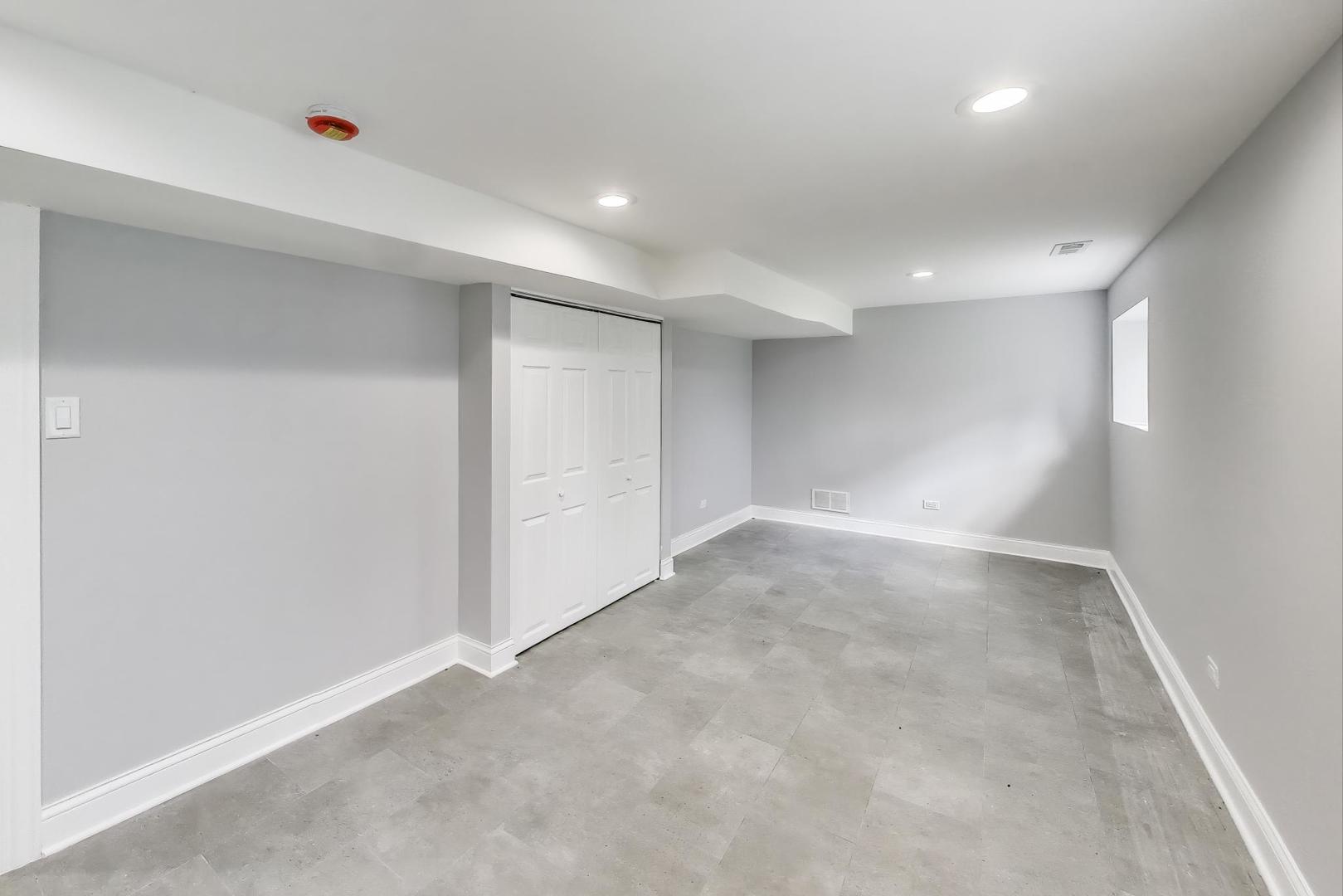 5828 W Iowa Street, Chicago, IL 60651