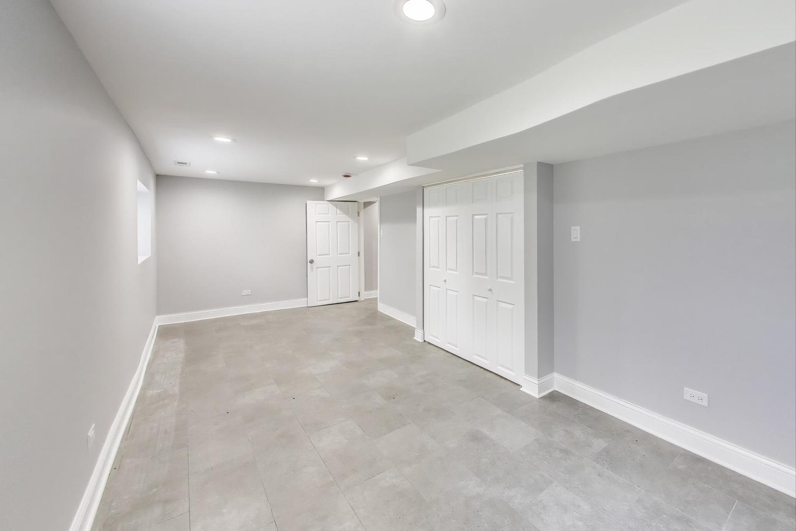 5828 W Iowa Street, Chicago, IL 60651