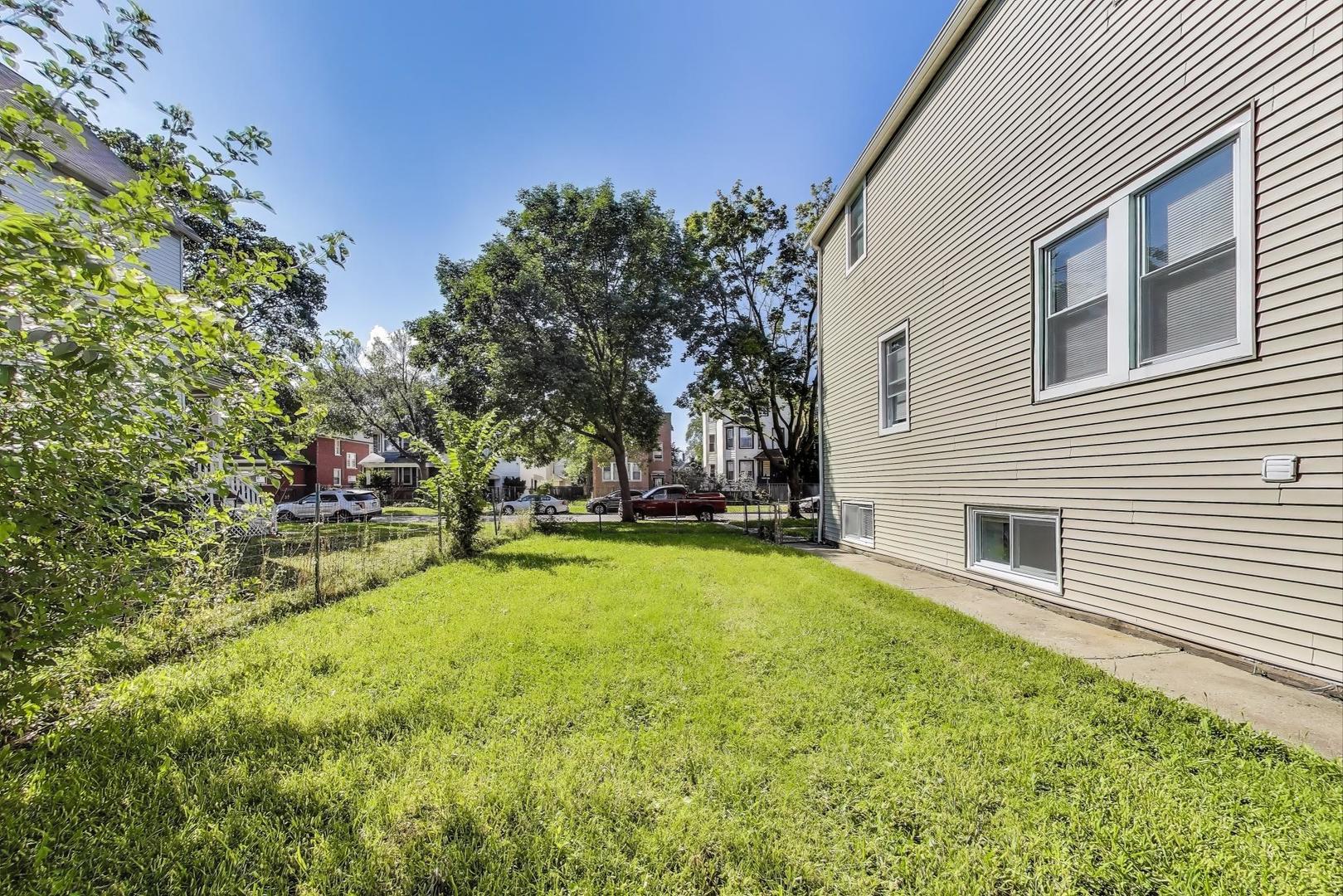 5828 W Iowa Street, Chicago, IL 60651