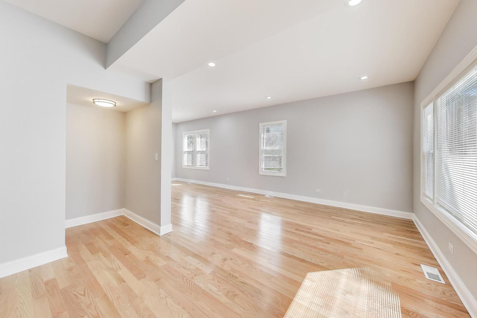 5828 W Iowa Street, Chicago, IL 60651
