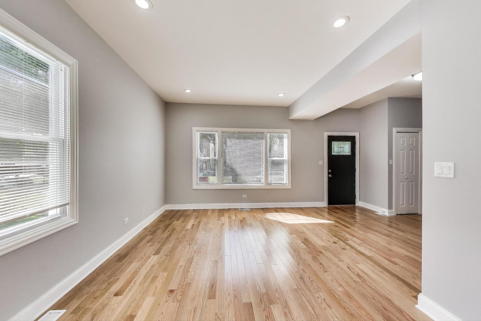 5828 W Iowa Street, Chicago, IL 60651