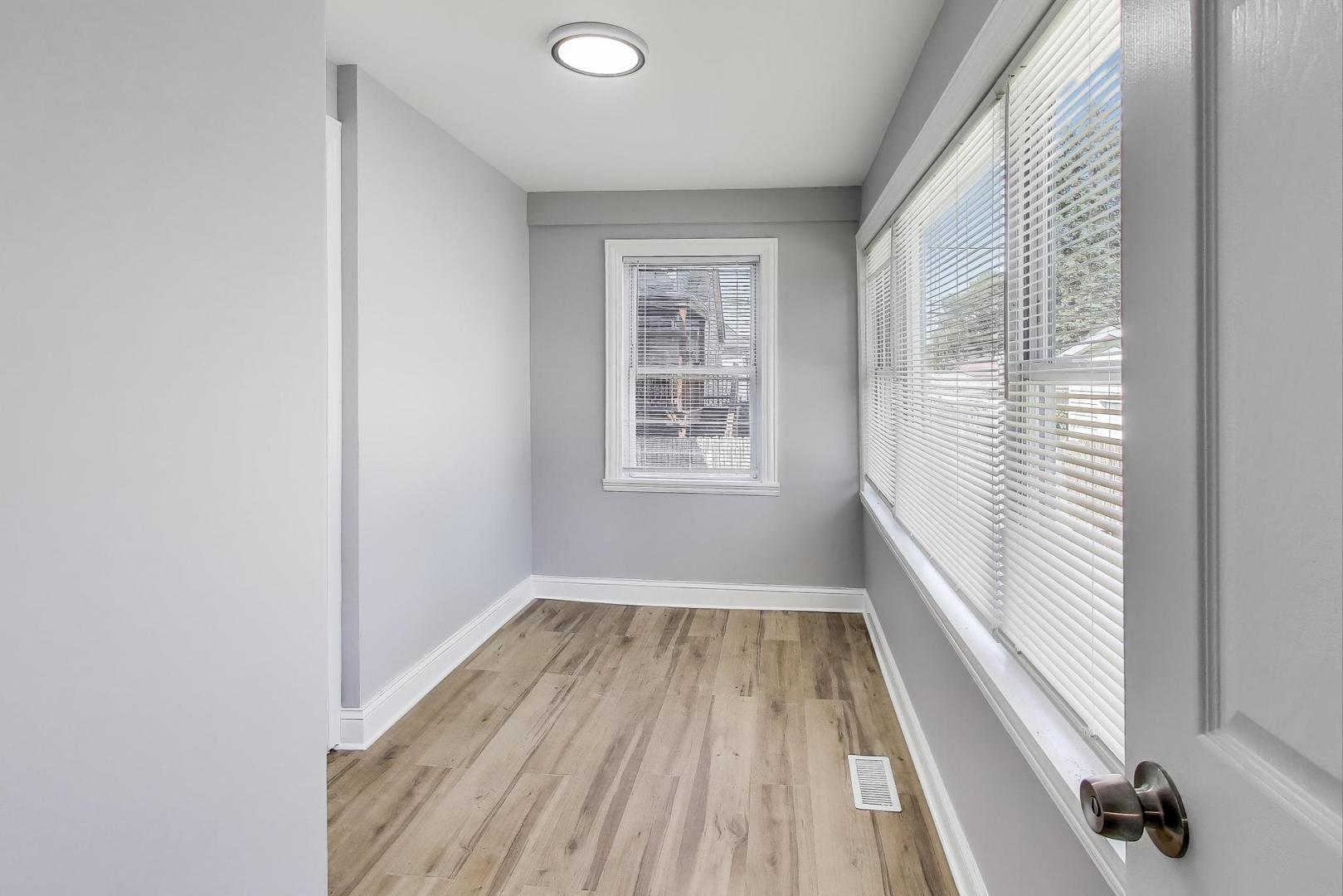 5828 W Iowa Street, Chicago, IL 60651