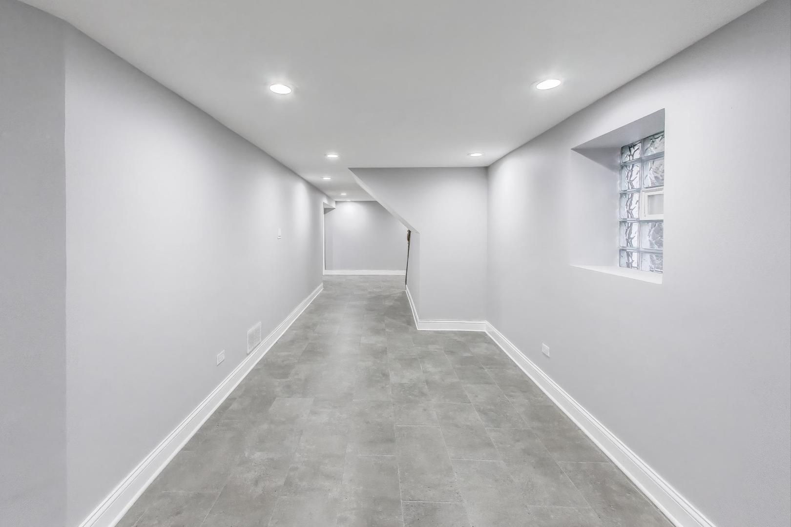 5828 W Iowa Street, Chicago, IL 60651