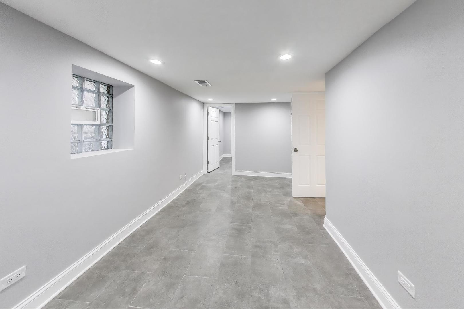 5828 W Iowa Street, Chicago, IL 60651