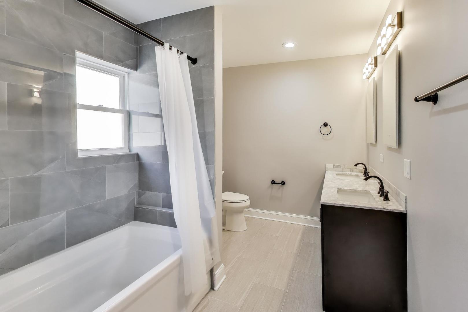 5828 W Iowa Street, Chicago, IL 60651