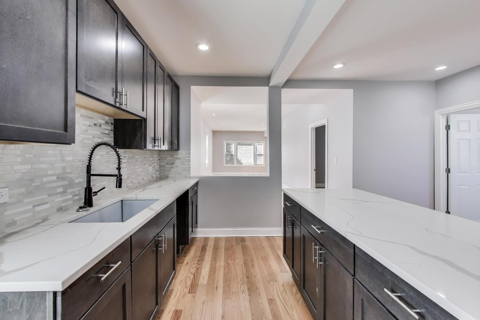 5828 W Iowa Street, Chicago, IL 60651