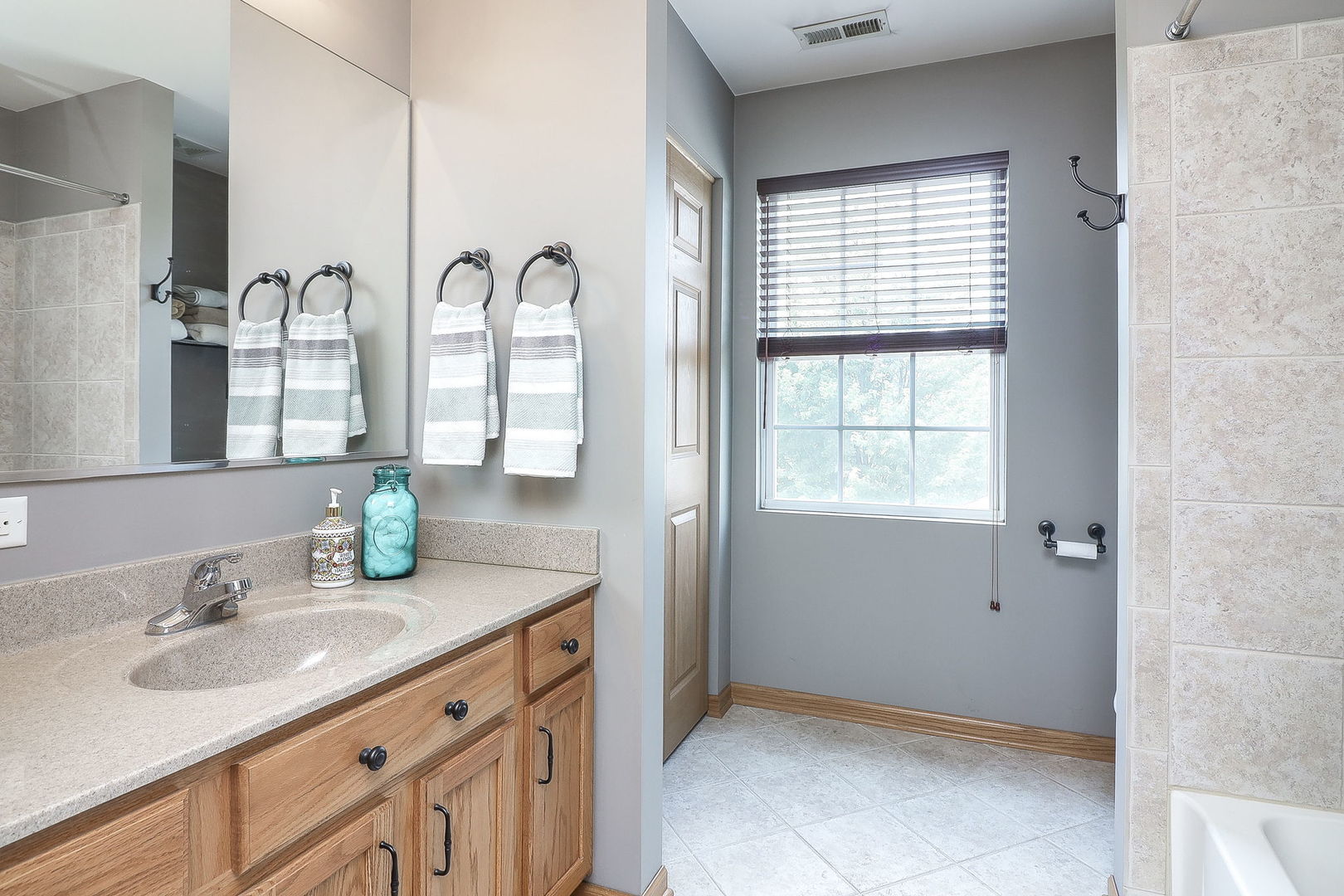 406 S Palmer Drive, Bolingbrook, IL 60490