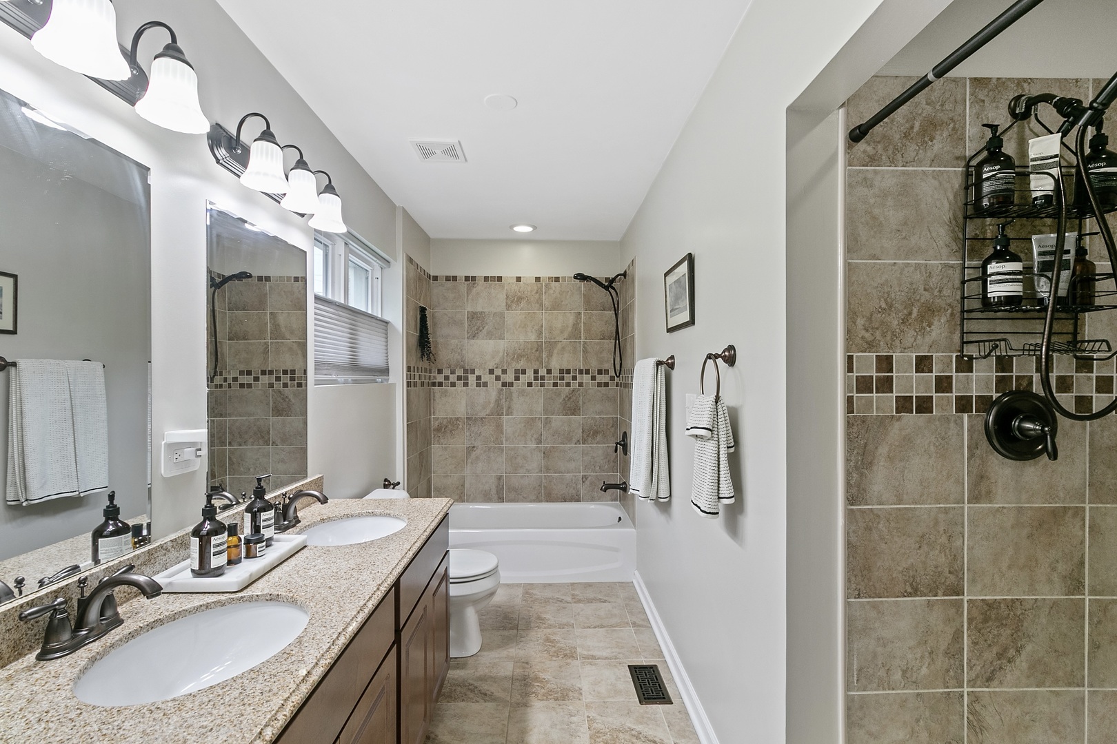 1855 Ridgeland Avenue, Berwyn, IL 60402