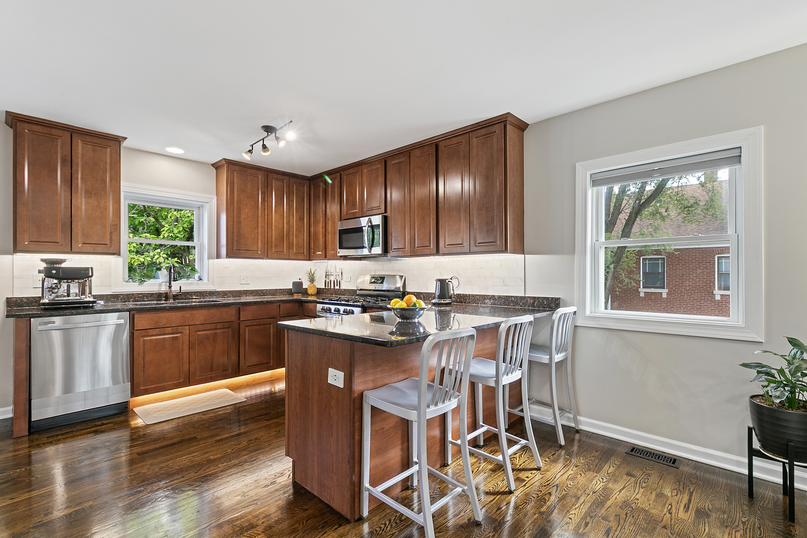 1855 Ridgeland Avenue, Berwyn, IL 60402