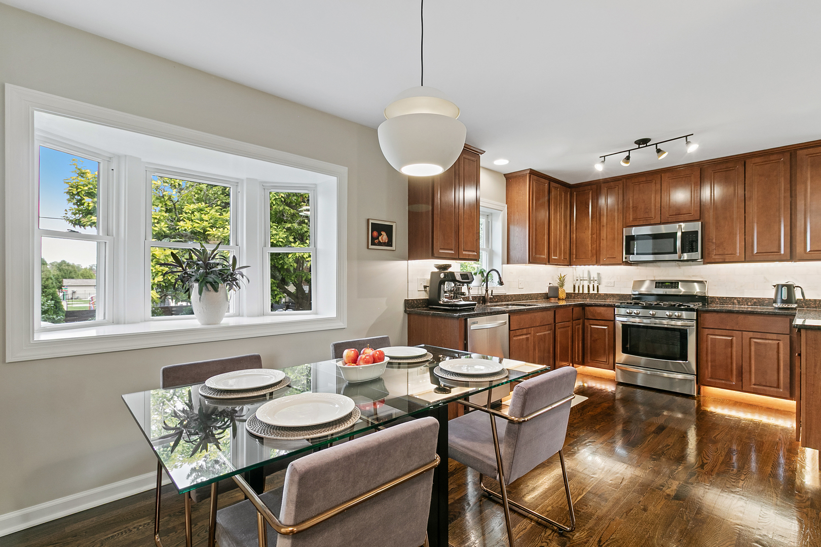 1855 Ridgeland Avenue, Berwyn, IL 60402