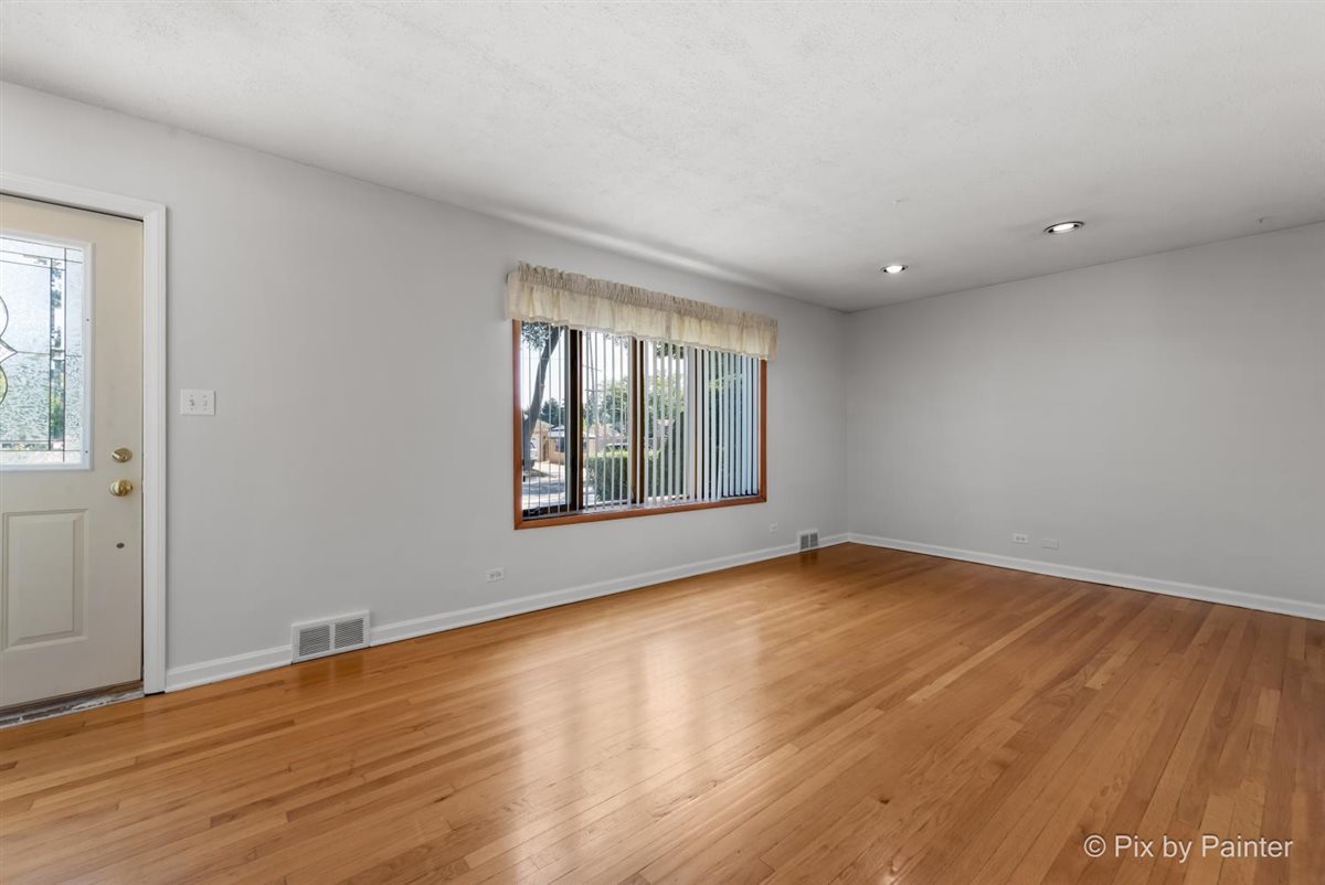 2130 Mandel Avenue, Westchester, IL 60154