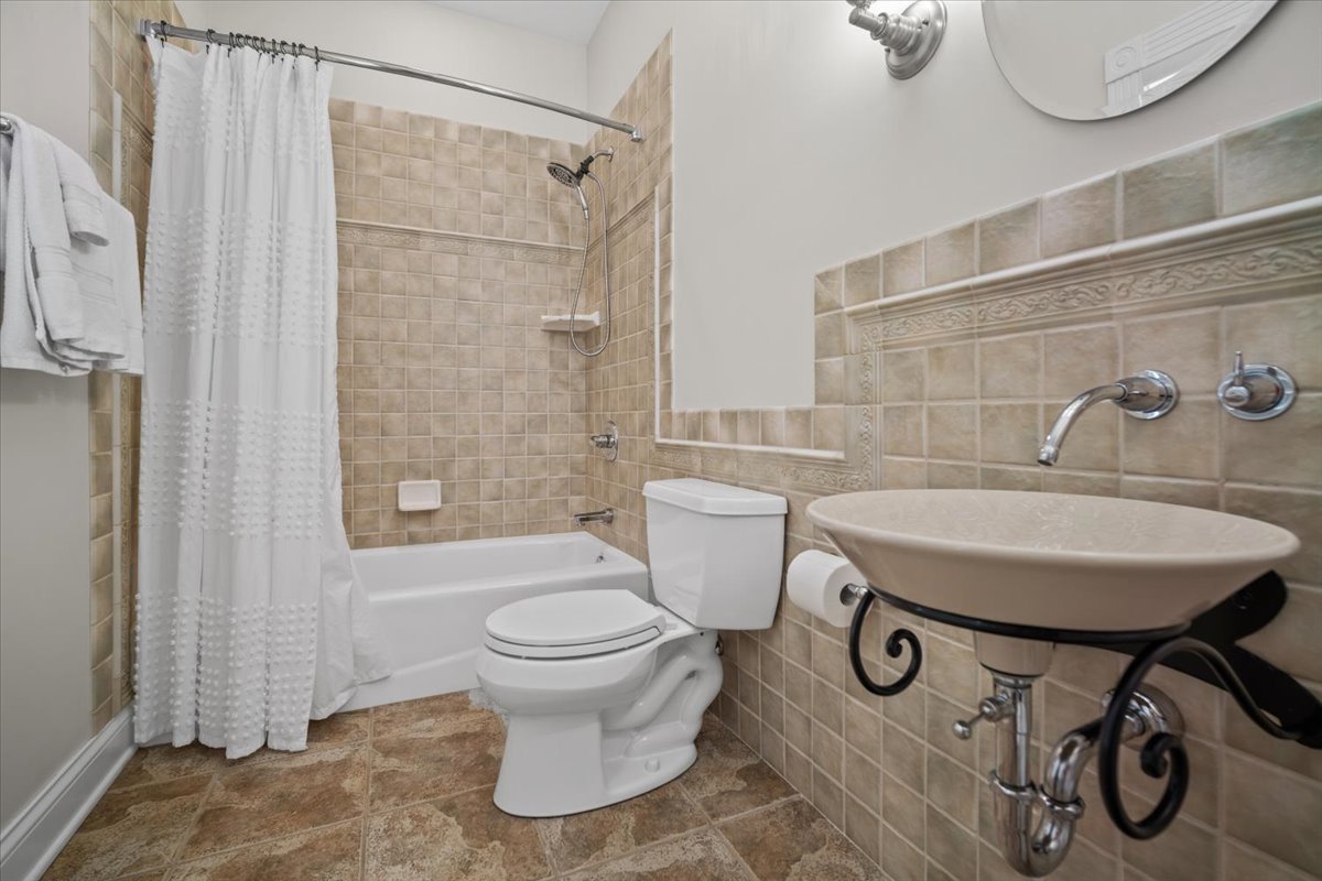 1 Worthington Court, Bloomington, IL 61704