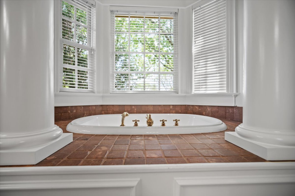 1 Worthington Court, Bloomington, IL 61704