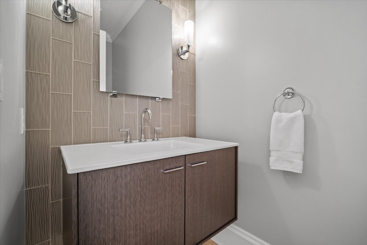 1 Worthington Court, Bloomington, IL 61704