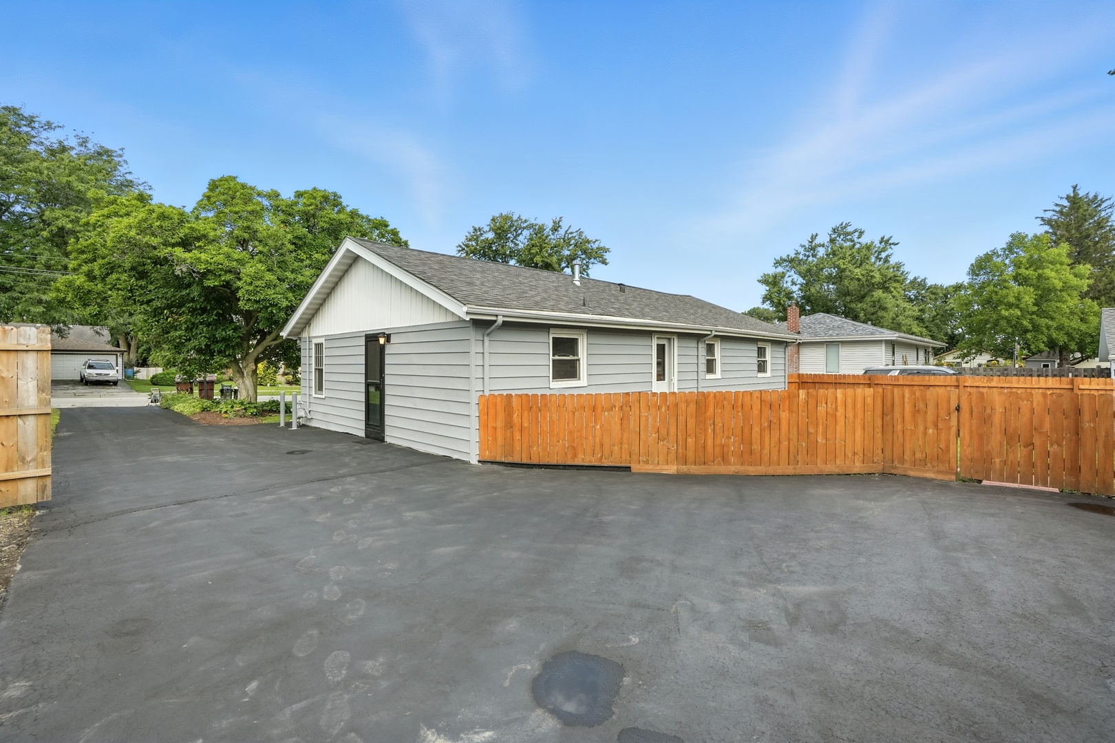 15641 Laramie Avenue, Oak Forest, IL 60452