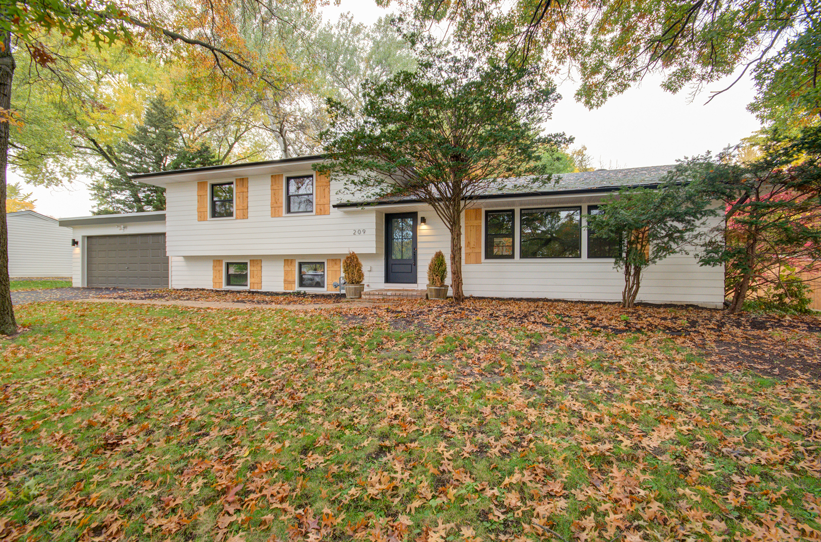 209 W Gartner Road, Naperville, IL 60540