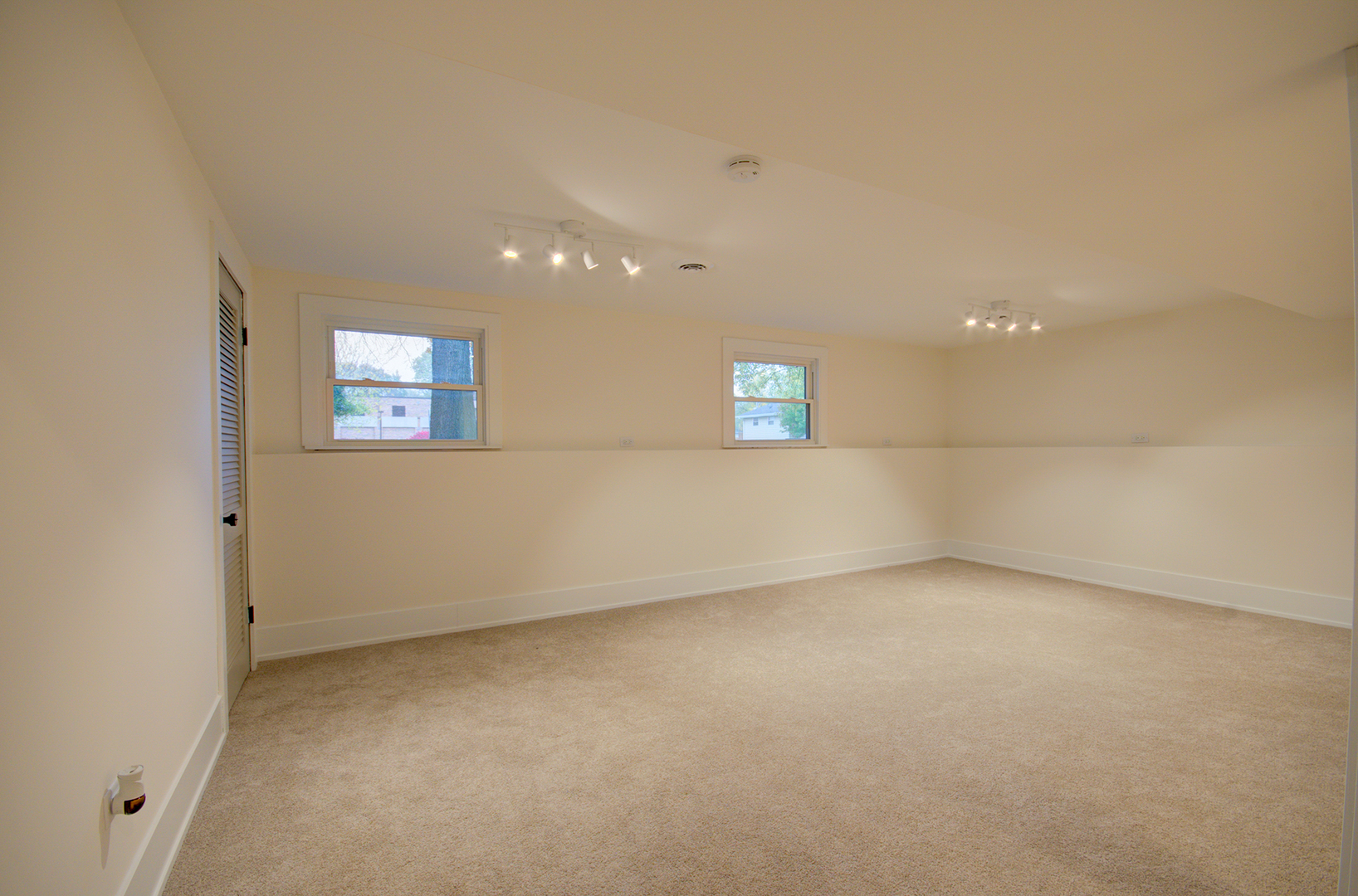 209 W Gartner Road, Naperville, IL 60540