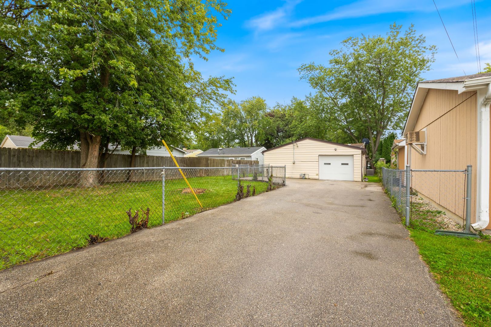 2114 20th Street, Zion, IL 60099