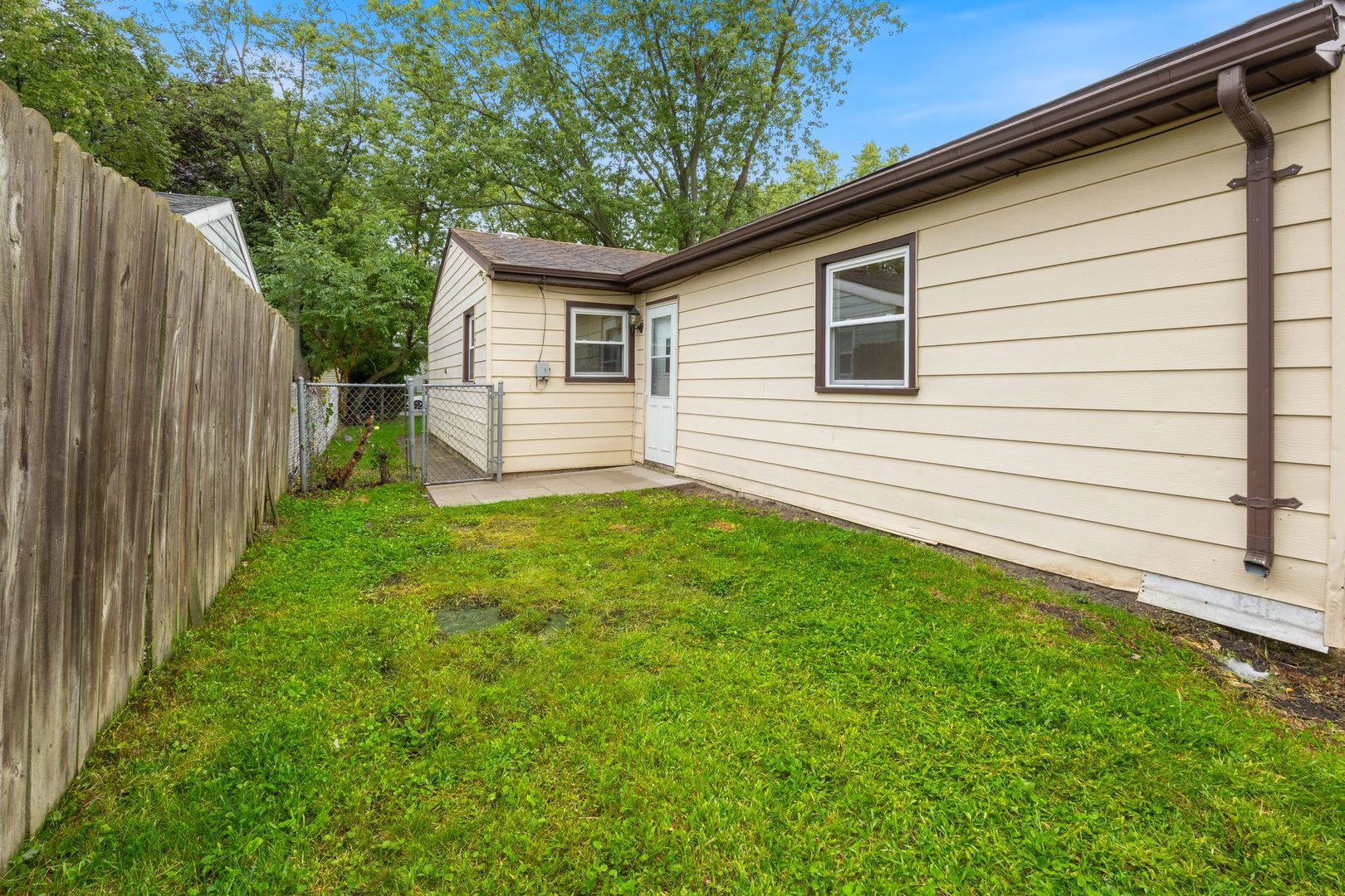 2114 20th Street, Zion, IL 60099
