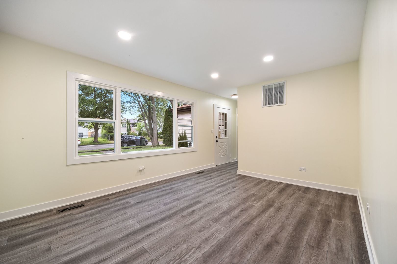 2114 20th Street, Zion, IL 60099