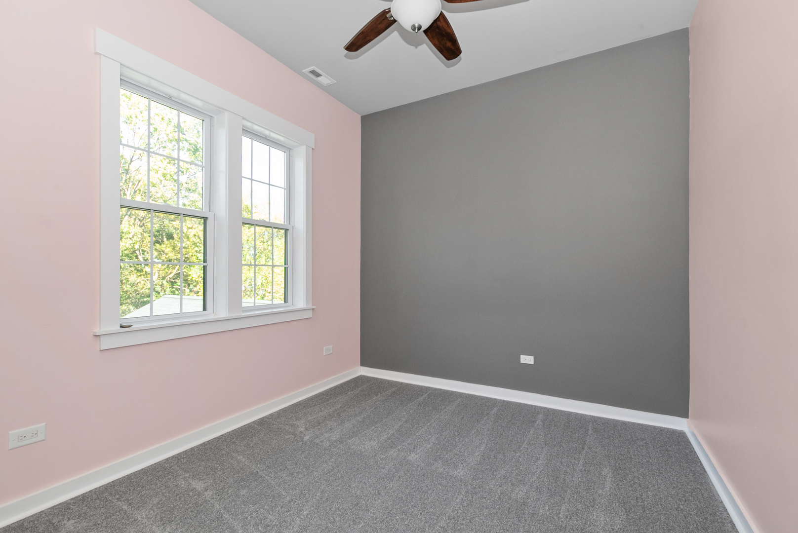 1112 Vinewood Avenue, Willow Springs, IL 60480