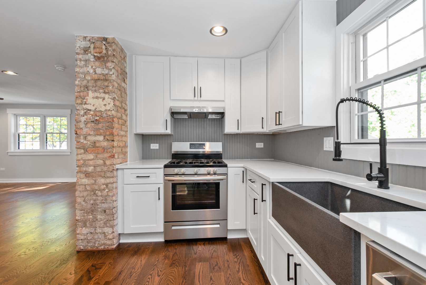 1112 Vinewood Avenue, Willow Springs, IL 60480