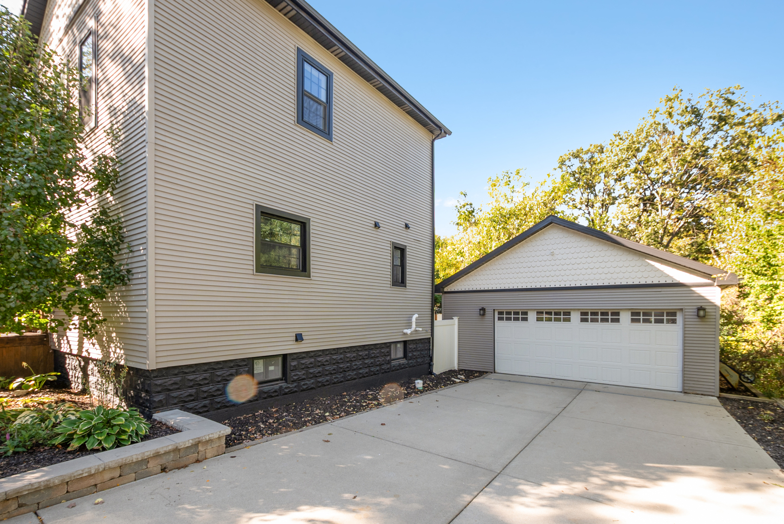 1112 Vinewood Avenue, Willow Springs, IL 60480