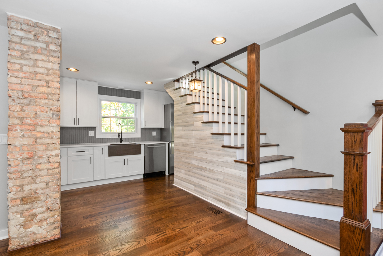 1112 Vinewood Avenue, Willow Springs, IL 60480