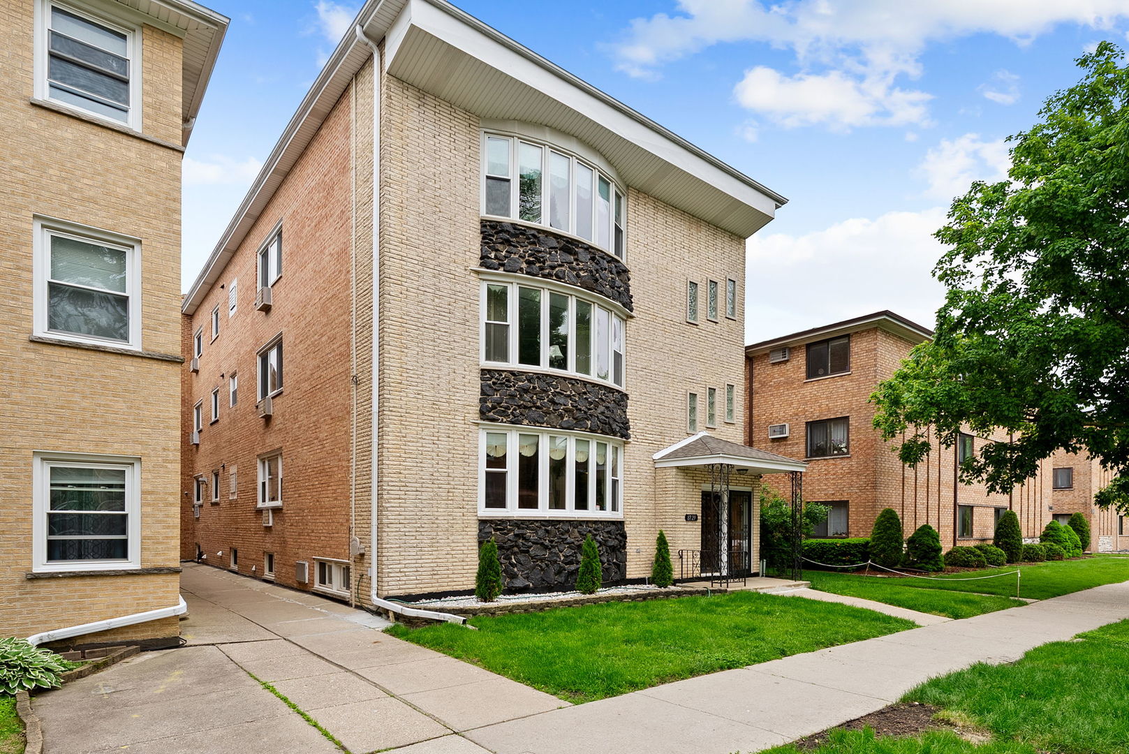 8729 W Summerdale Avenue, Chicago, IL 60656