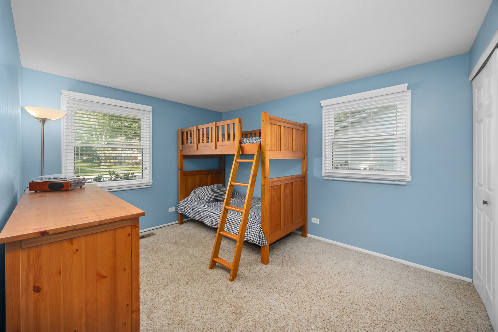 1011 Mercury Drive, Schaumburg, IL 60193