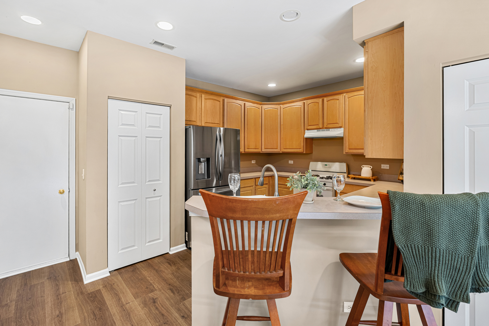 330 S Fieldstone Court, Round Lake, IL 60073