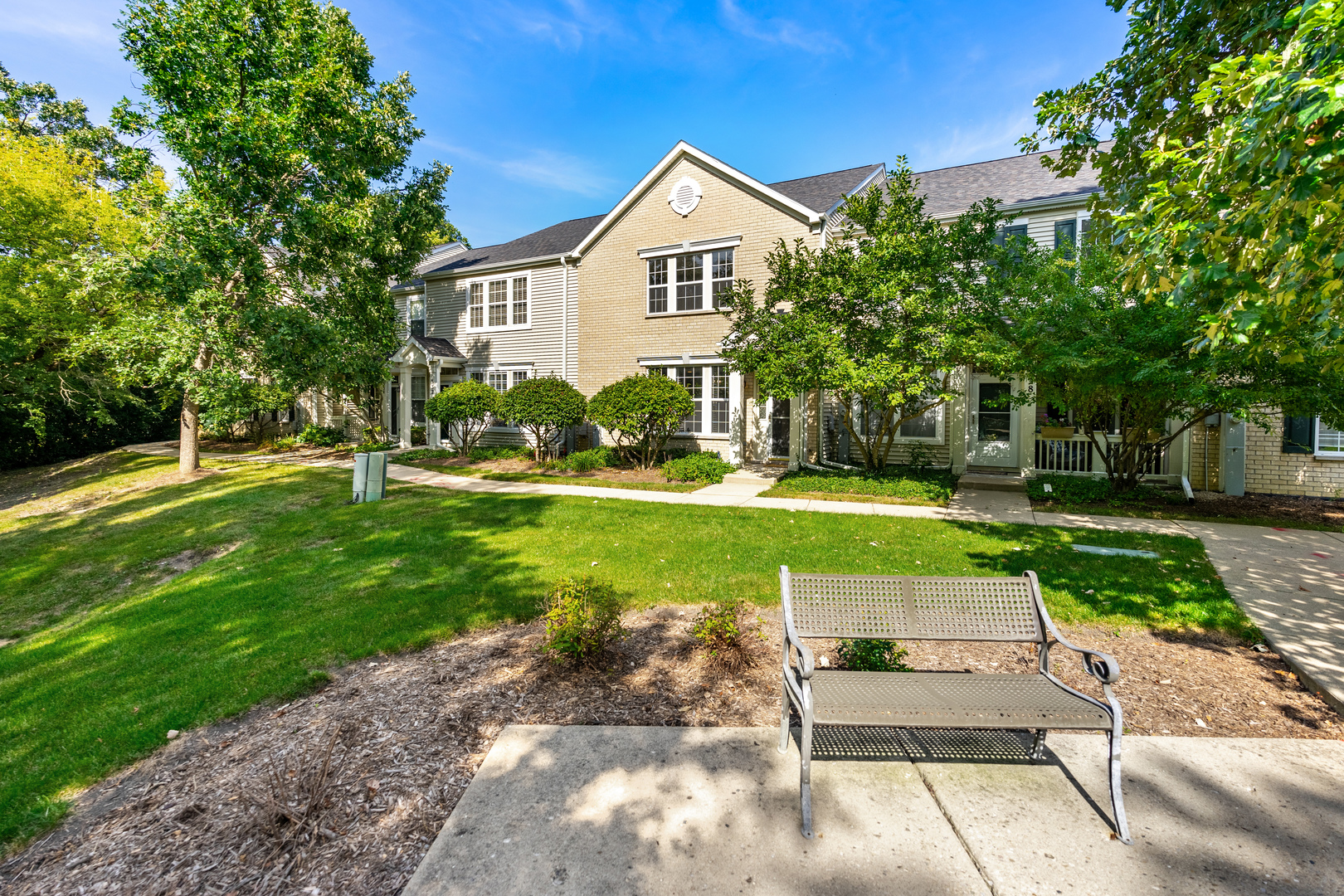 330 S Fieldstone Court, Round Lake, IL 60073