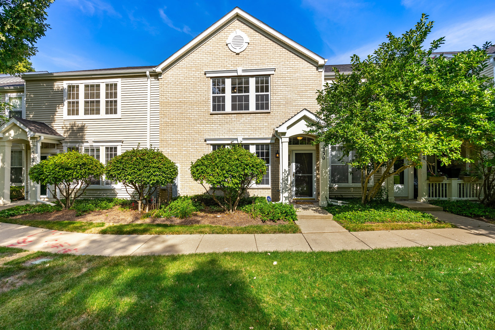 330 S Fieldstone Court, Round Lake, IL 60073