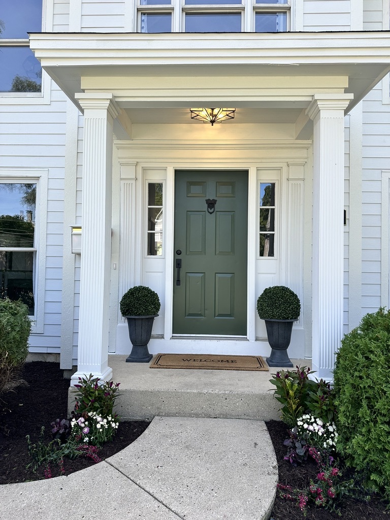 369 Hawthorne Boulevard, Glen Ellyn, IL 60137